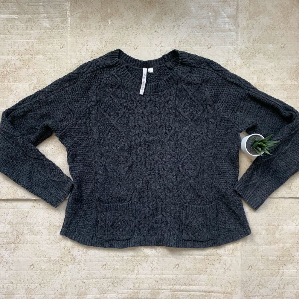 Leo & Nicole | Grey Knit Long Sleeve Sweater